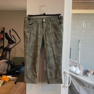 Christopher and Banks green palm leaf Capris Size 4